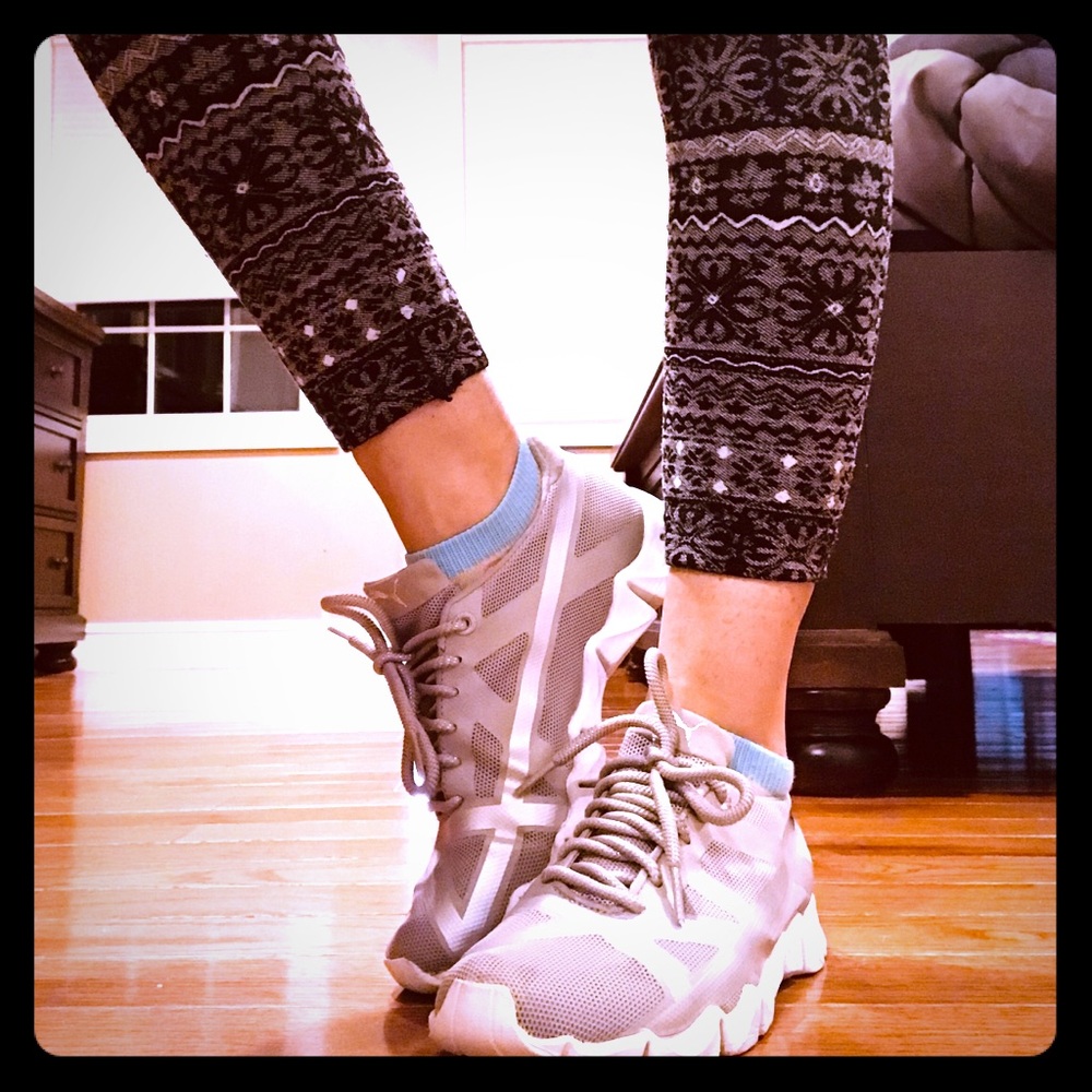 Puma sport lifestyle gray and silver sneakers